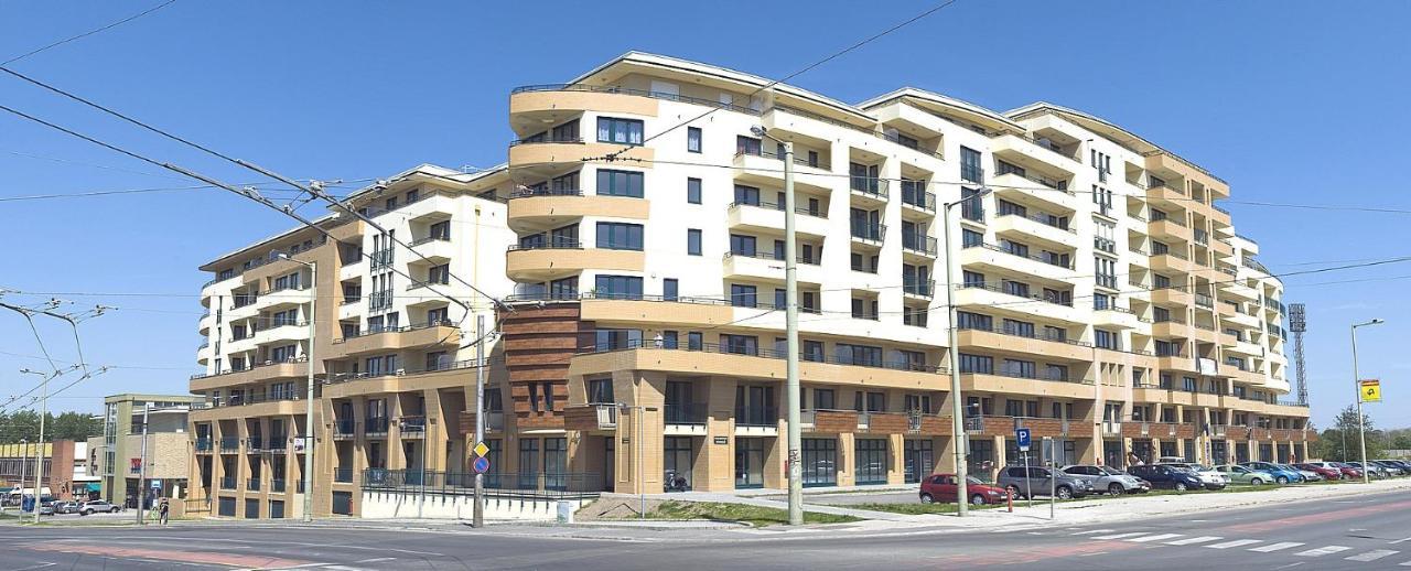 Tisza Palota Apartmanok Szegedin Exterior foto