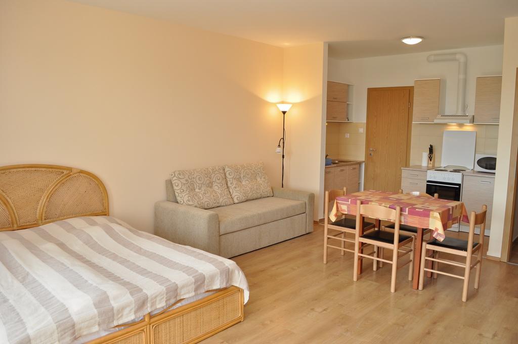 Tisza Palota Apartmanok Szegedin Zimmer foto